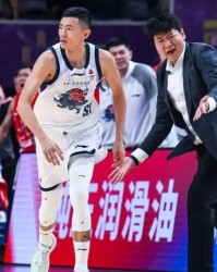 13分逆转+压哨绝杀！山东男篮89-88胜浙江，昂首挺进俱乐部杯四强
